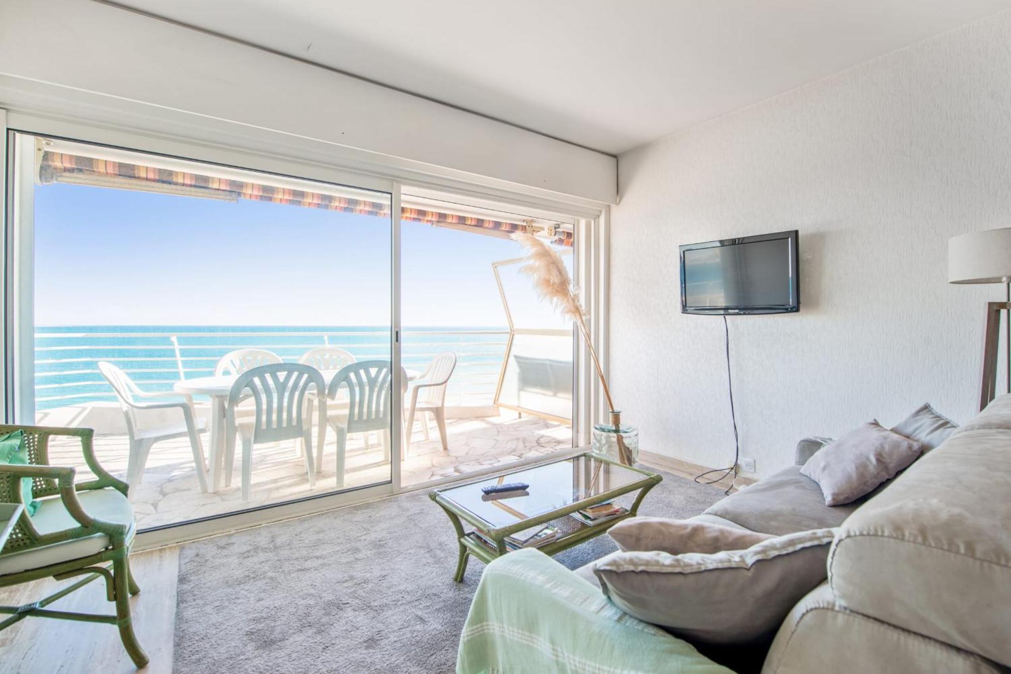 Le Balcon Sur La Baie - Welkeys Apartment Кан сюр Мер Екстериор снимка