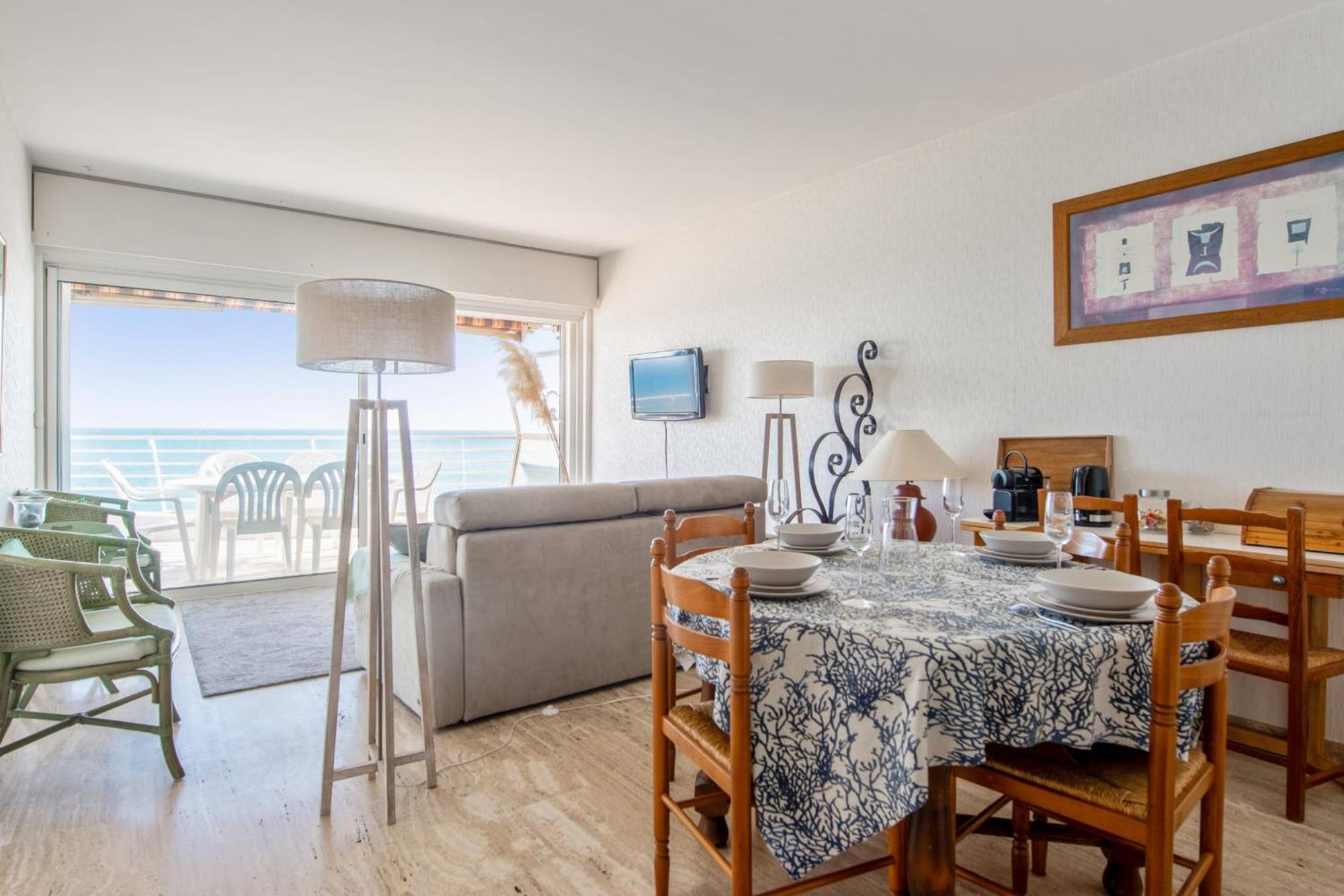 Le Balcon Sur La Baie - Welkeys Apartment Кан сюр Мер Екстериор снимка